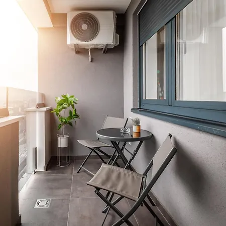 Panta Rhei With Free Parking