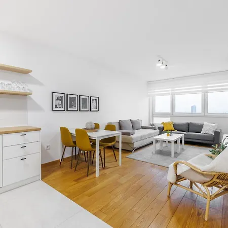 Panta Rhei With Free Parking *