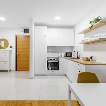 Panta Rhei With Free Parking *