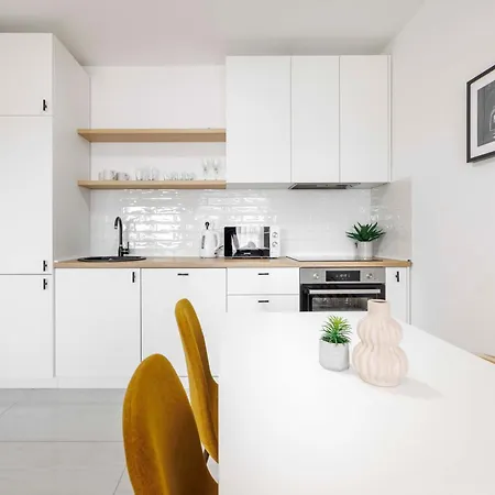 Panta Rhei With Free Parking *